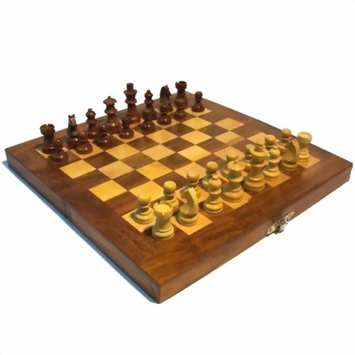 Bild von Scacchiera con scacchi con legno
