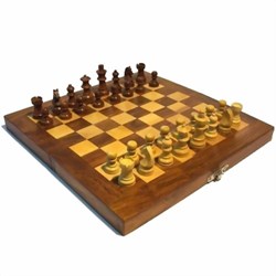 Bild von Scacchiera con scacchi con legno
